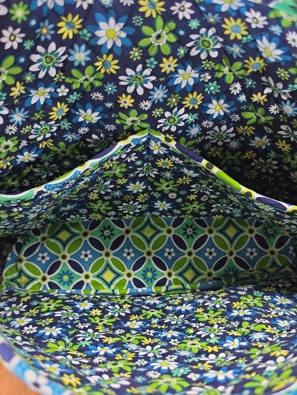Vera Bradley Daisy Daisy Messenger Laptop Bag - Picture 3 of 6